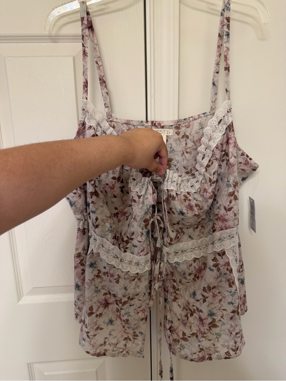 100% cotton Torrid Floral Lace-Trim Spaghetti Strap Cami in Cream and Mauve